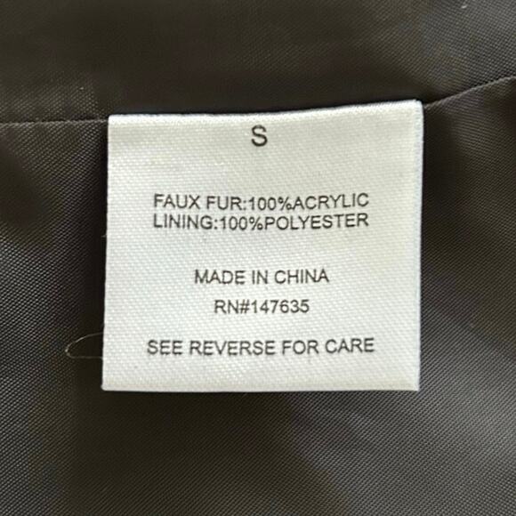 Romeo & Juliet Women Sleeveless Fuzzy Faux Fur Vest Jacket Grunge Black Small - Picture 6 of 8